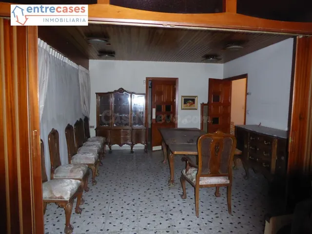 CASA A TRES ESQUINAS SITUADA A ESCASOS METROS DE LA IGLESIA  - foto 4