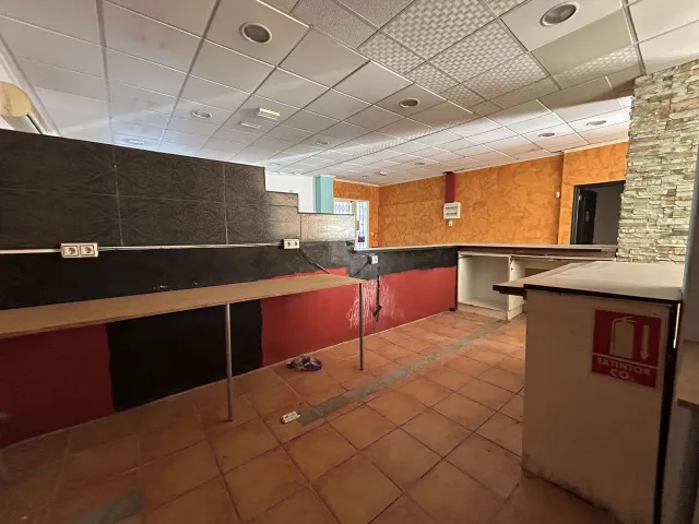 Local comercial 140m² en venta - Villamartin — 12