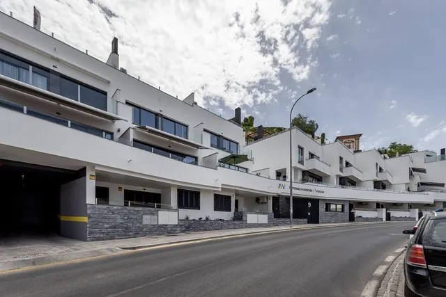Estudio de reciente construcción con piscina, garaje y zonas comunes en Granada — 20