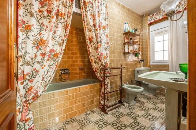 Pisazo en venta en calle Obispo Hurtado — 47