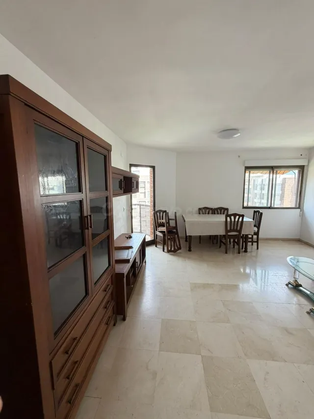 ALQUILER DE EXCELENTE Y AMPLIA VIVIENDA QUE HACE ESQUINA EN ZONA CENTRO DE ALICANTE — 3