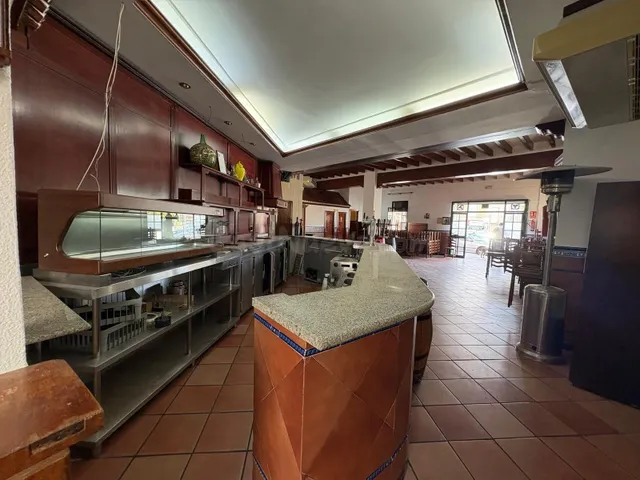 Oportunidad Única: Local Comercial con Vivienda en Planta Primera! — 10