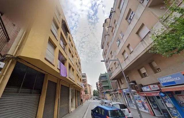 Se vende PISO OKUPADO en Calle Dr Ferran Nº 17 Salt (Girona) - foto 2