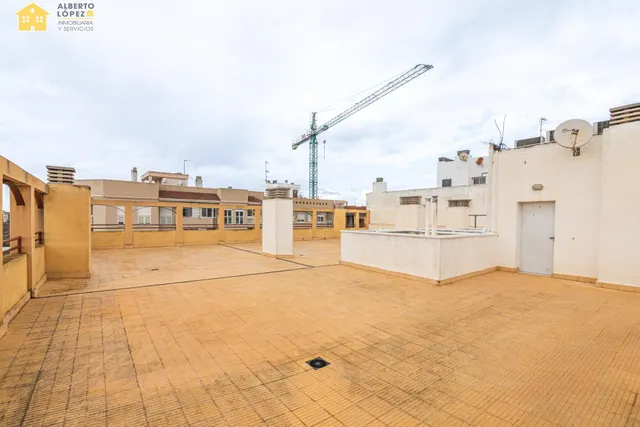 Piso soleado esquina con terraza y piscina comunitaria en El Altet — 33