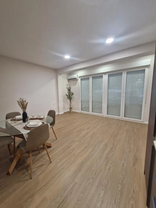¡EXCLUSIVO PISO DE DISEÑO CON TERRAZA JUNTO AL JARDÍN DE AYO