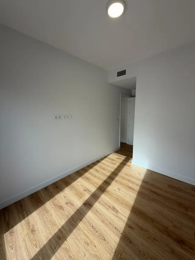 Moderna Planta Baja en Mairena del Aljarafe con Amplio Patio y Excelentes Comodidades — 17