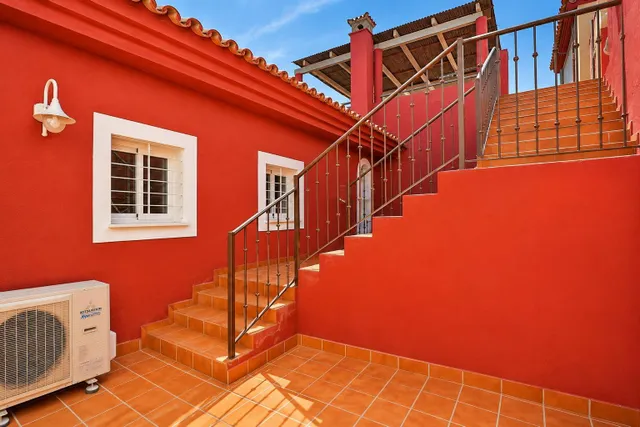 Espectacular casa en Pinares de San Antón, Málaga — 8