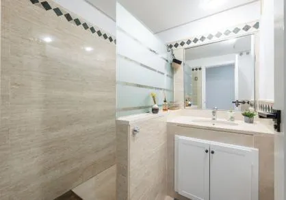 Apartamento en planta baja elevada con jardín privada, en La Mairena. — 15