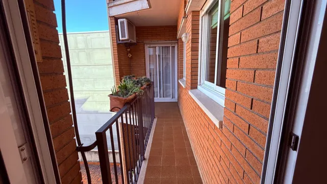 Piso acogedor y amueblado con ascensor en Almeda, Cornellà — 3