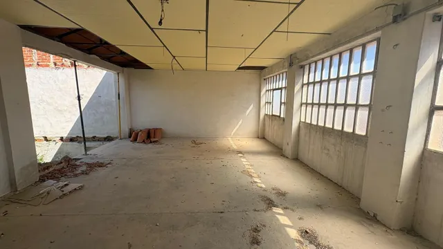 NAVE INDUSTRIAL CON MUCHAS POSIBILIDADES — 23