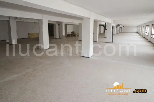 Local 700 m2 — 5