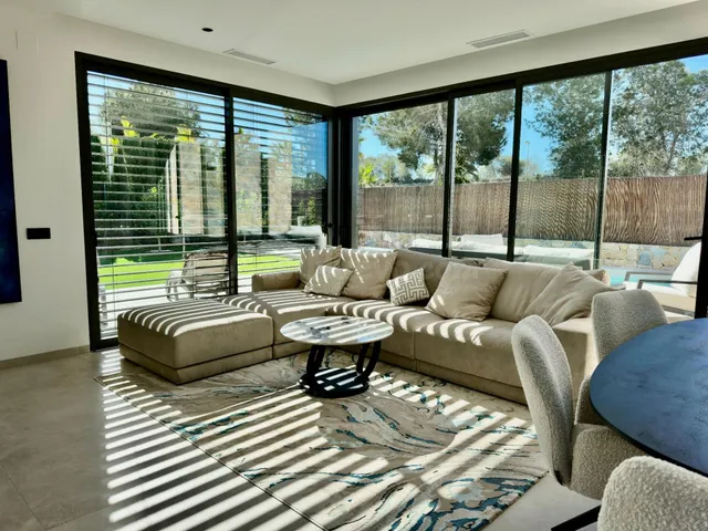 Villa Benamor 3 – Elegancia Moderna en Las Colinas Golf - foto 4