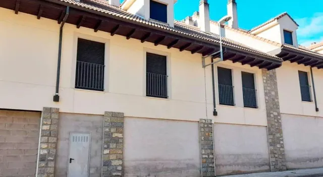 LOCALES COMERCIALES EN PUEBLA DE LILLO DESDE 58.000 EUROS — 2