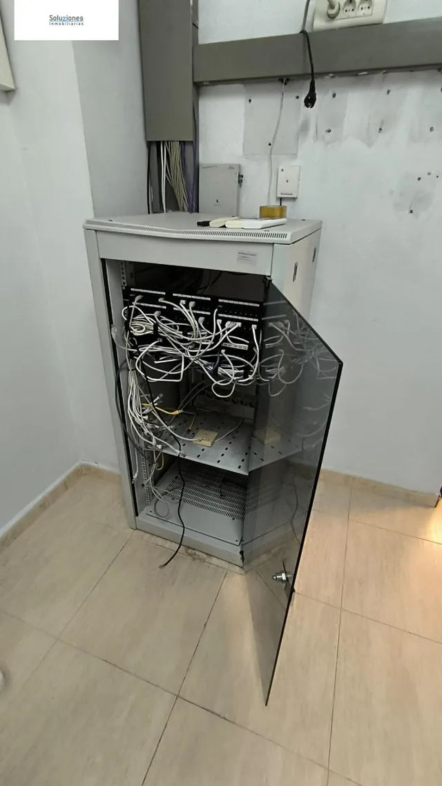 LOCAL DE 1100 M2 EN ZONA FERIA — 33