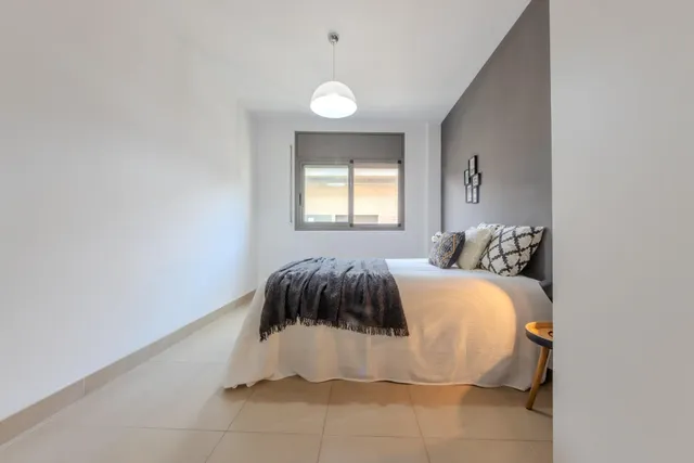 Vivienda construida en 2009, ubicada en zona tranquila residencial de Els Pallaresos. — 11