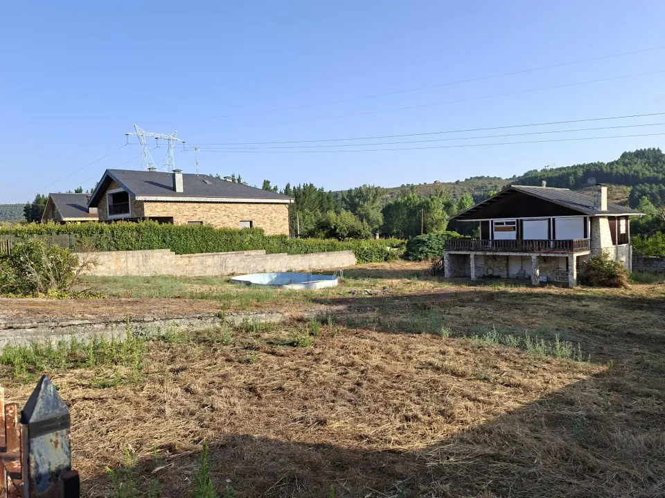 CASA INDEPENDIENTE CON TERRENO EN MOLINASECA