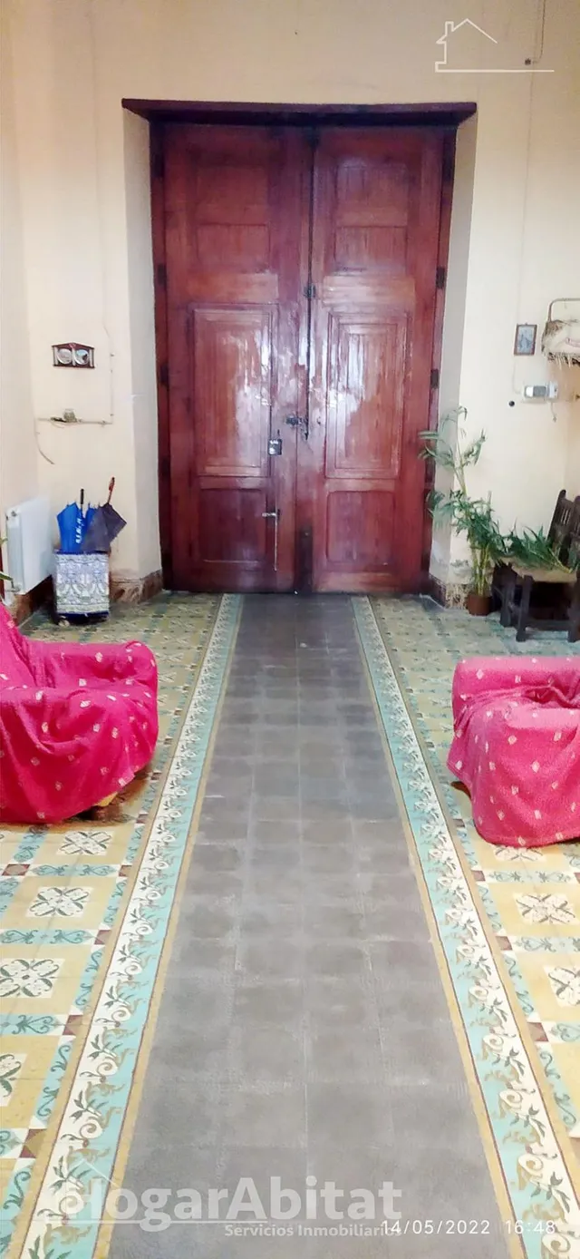 AMPLIA CASA CON MUCHA POSIBILIDAD Y TERRAZA — 21