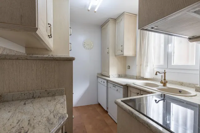 OPORTUNIDAD DE VENTA DE PISO EN ZONA ANCHA DE CAPUCHINOS