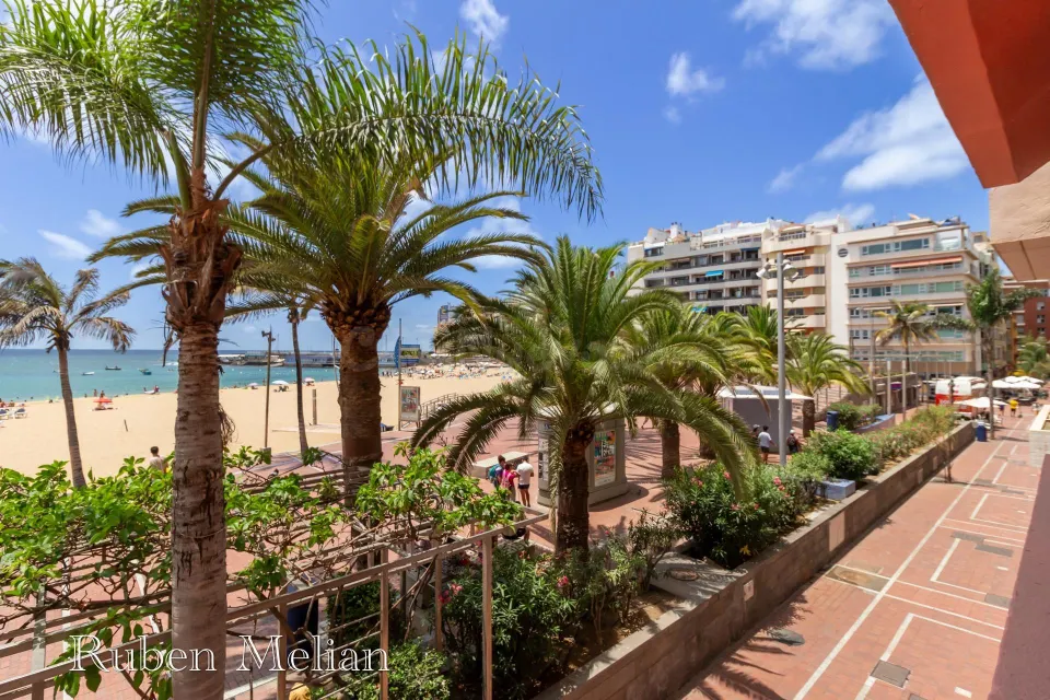 ¡Impresionantes vistas al mar en primera línea de Las Canteras!