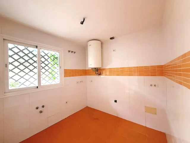 Bajo elevado con gran terraza, vistas al mar y parking privado en Benalmádena Pueblo — 35