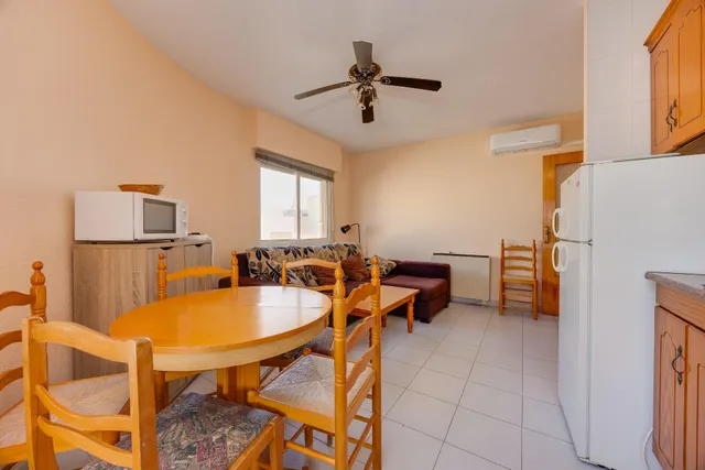 Apartamento de 2 dormitorios y 1 baño en el centro de Torrevieja — 10