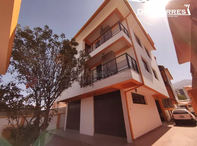 CASA MULTIFAMILIAR EN VENTA, ZONA PACATA, SOBRE LA AVENIDA G
