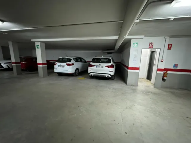 PLAZA DE GARAJE EN VENTA EN CALLE SANTOS — 14