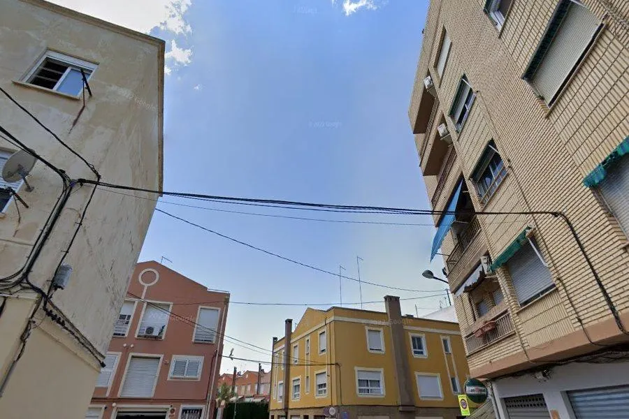 BAJO VIVIENDA DE 3 habitaciones, EXCELENTE INVERSION CON SENTIDO.