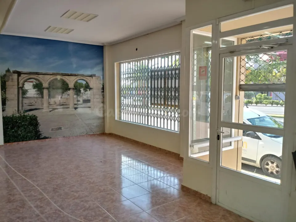 Estupendo local en el centro del pueblo