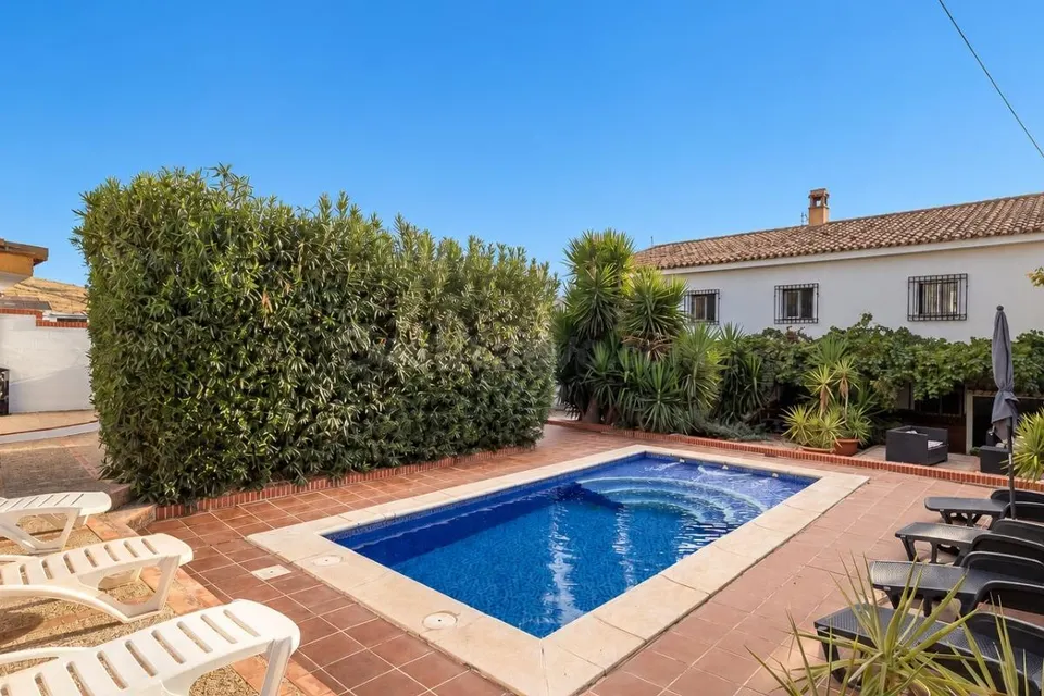 CASA DE PUEBLO REFORMADA CON PISCINA PRIVADA Y POTENCIAL DE ALQUILER Cacín, Granada – Cerca del embalse de Los Bermejales