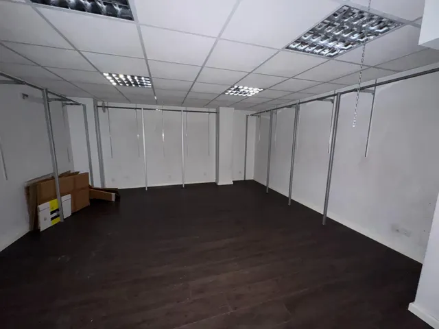 VENTA: Amplio Local Comercial en el Corazón de Ponferrada — 11