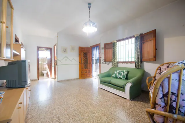 Ref. 04405.- EXCLUSIVA.- Chalet independiente con piscina en Urb. Camp Llíria. — 7