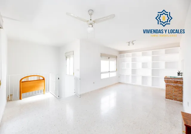 Vive en el corazón de Armilla: 4 dormitorios, patio, terraza y garaje — 15