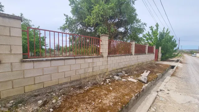 SAN MATEO DE GALLEGO,  PARCELA URBANA VALLADA de  1.860 m2. — 3