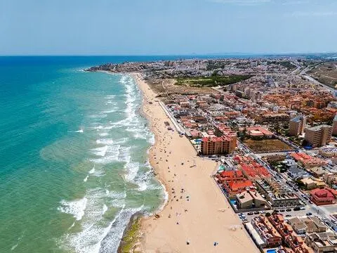 Local comercial en primera línea de La Mata con gran terraza privativa y rentabilidad inmediata — 3