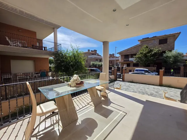 CASA ADOSADA DE 6 habitaciones EN VILAFORTUNY — 7