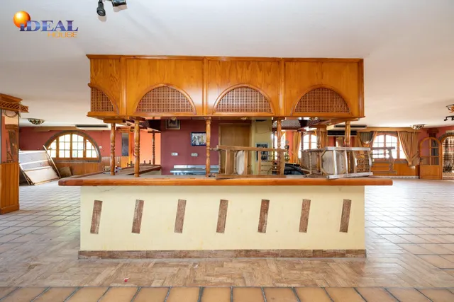Terreno urbanizable, actualmente hay un restaurante. — 21