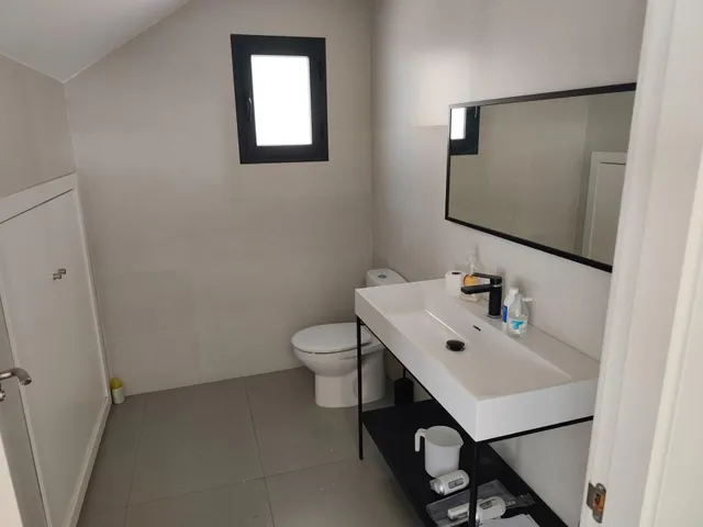 Nave en Poligono de Las Quemadas totalmente reformada y perfectamente instalada para uso mixto de oficinas y almacen — 46