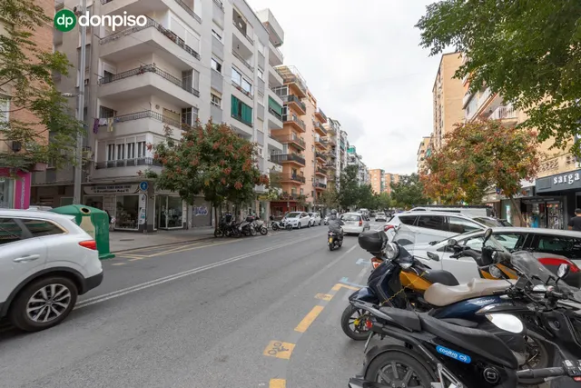Piso de 3 dormitorios en calle milán, zaidín | muy luminoso y con gran potencial — 34
