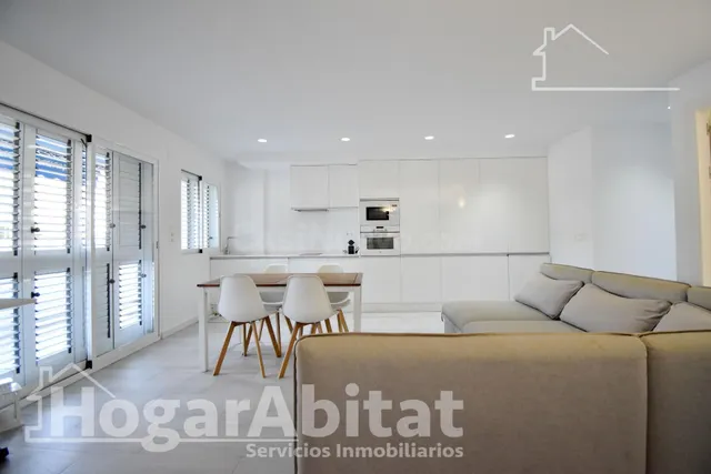 ¡PRIMERA LÍNEA DE PLAYA! REFORMADO EN RESIDENCIAL CON PISCIN - foto 3