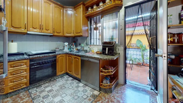 Exclusiva casa adosada de 4 dormitorios con gran terraza en  - foto 4