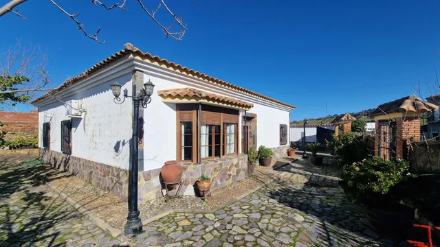 ALQUILER CHALET CON PARCELA EN HIGUERA DE VARGAS - foto 2