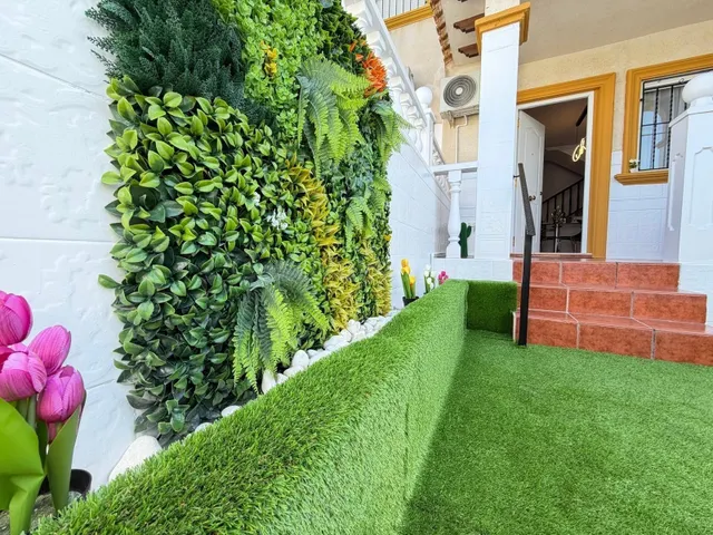 Se vende acogedor adosado en pleno centro de Punta Prima - foto 4
