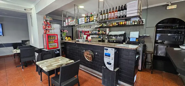 RESTAURANTE CON VIVIENDA SUPERIOR EN PLATJA DELS RIELLS — 3