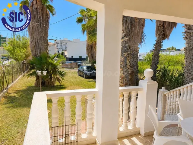 CHALET INDEPENDIENTE CON AMPLIOS JARDINES EN LA PLAYA DE NUL - foto 3