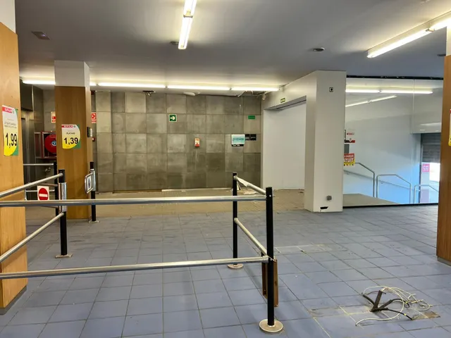Amplio local comercial en el centro de Alcover. — 11