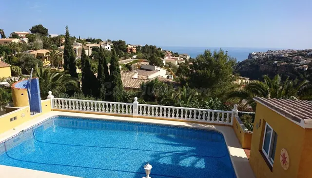 Villa en Benitachell con piscina y vistas al mar — 5