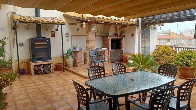 SE ALQUILA ESPECTACULAR CASA EN PETRER CON TERRAZA, PATIO CE