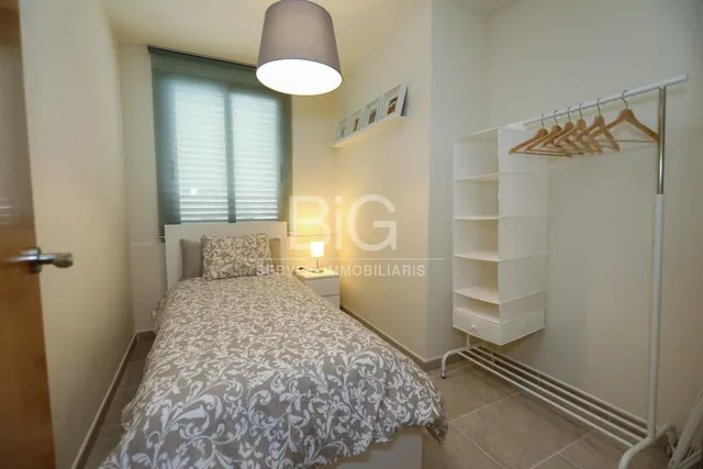 Piso amueblado de 2 hab. en alquiler — 25