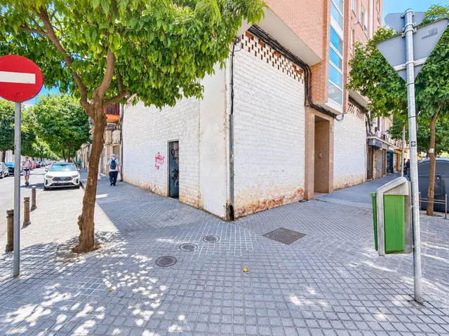 LOCAL COMERCIAL EN ESQUINA EN CIUDAD JARDÍN, CÓRDOBA – 198 m2 – 149.900 € — 3